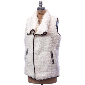 Melrose & Market Sherpa Plush Faux Fur Sleeveless Vest White Small